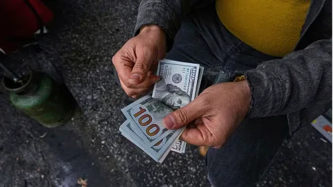 دلار ۲۰۰ هزار تومان شد/ چرا عبور از ۲۰۰ هزار تومان اهمیت دارد؟
