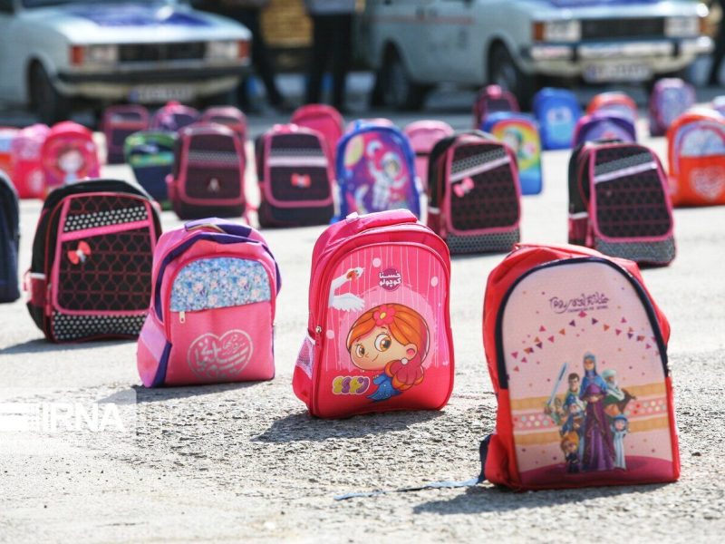 توزیع یکهزار و ۲۲۰ بسته نوشت افزار بین دانش آموزان نیازمند دزفول